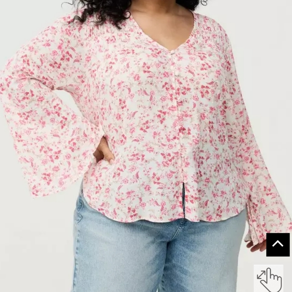NWOT Torrid Pink Floral Crinkle Gauze V-Neck Button Front Blouse